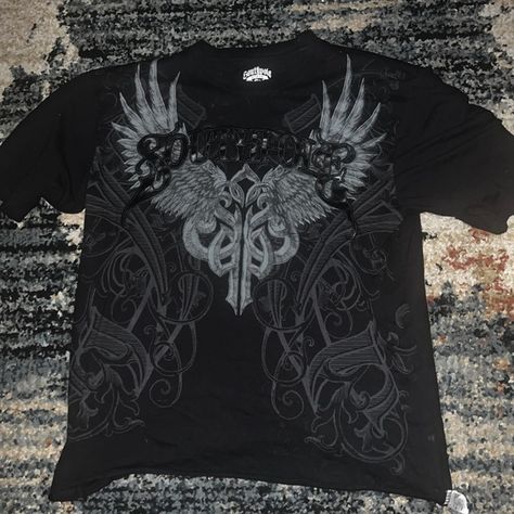 Affliction style Southpole shirt Drainer Style, Grunge Outfits Black, Stussy Wallpaper, Simon Hurley, Affliction Clothing, 2000s Clothing, World Industries, Affliction Style, Baggy Clothes