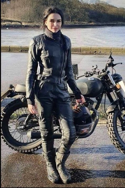 Nine T Bmw, Motos Bmw, Мотоциклы Cafe Racers, Cafe Racer Girl, Super Bike, Moto Cafe, Triumph Scrambler, Bmw Cafe Racer, Motorbike Girl