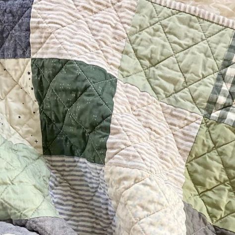 Allison • Peony Pedal Quilts on Instagram: "A scrappy simple patchwork will always have my heart.   I didn’t think too hard about pulling fabric scraps here. Just stuck to sage greens, denim, and cream. And then had to dial up the cute factor a bit by finishing it off with these adorable bears on the back. 🤍  My go to square size for scrappy squares is 5.5”. Arranging 8 squares across by 10 down will give you a nice size baby quilt. Approximately 40x50”.  #scrappyquilt #patchworkquilt #babyquilt #greenandbluequilt #quiltcrinkles" Sage Green Quilts Color Schemes, Quilt With Squares, Sage Green Quilt Patterns, Green Floral Quilt, Green And White Quilt, Green Quilt Patterns, Simple Square Quilt, Simple Baby Quilt Patterns, Small Square Quilt