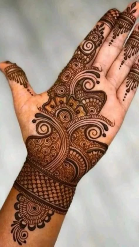 Arabic Mehndi Simple Design, Backside Hand Mehndi Design, Heena Design Modern Front Hand Designs, Mahendi Simple Design, Mehndi Design 2024, Simple Back Mehendi Design, Mehandi Design For Right Hand, Mandhi Design For Girl, Mehndi Designs For Front Hand Simple