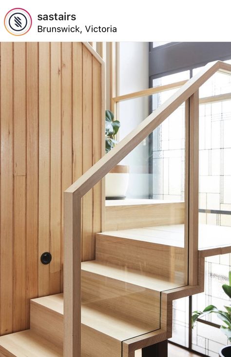 Stairs Victorian, Feature Staircase, Tile To Wood Transition, Timber Screen, Staircase Glass, Timber Stair, House Staircase, Stairway Design, Hallway Designs