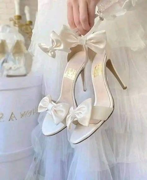 Bride Heels, Fancy Heels, Pretty Heels, Shoes Heels Classy, Cute Shoes Heels, Stunning Shoes, Heels Classy, Fancy Shoes, Girly Shoes