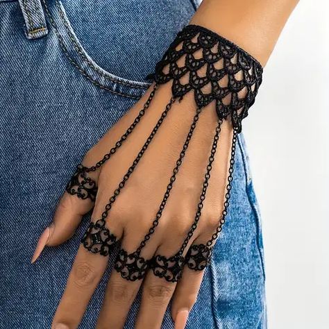 Black Fingers, Hand Harness, Finger Bracelets, Wrist Chain, Gothic Bracelet, Wire Wrapped Jewelry Diy, Chain Rings, Lace Bracelet, Ring Bracelet Chain