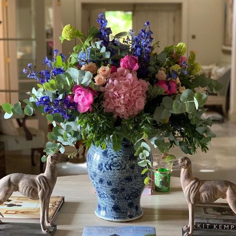 Moyses Stevens, British Flowers, Summer Living, Seasonal Flowers, Flower Arrangements, Glass Vase, Instagram Post, Instagram Photos, Celebrities