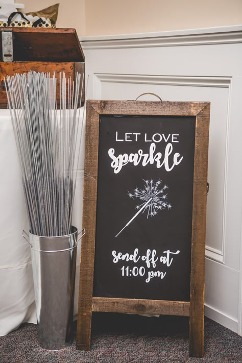 DIY sparkler send off Sparker Exit Wedding, Sparkler Send Off Display, Bride And Groom Send Off Ideas, Sparkler Wedding Send Off, Wedding Send Off Ideas Nighttime, Wedding Exit Ideas Send Off, Send Off Ideas For Wedding, Wedding Send Offs, Reception Send Off