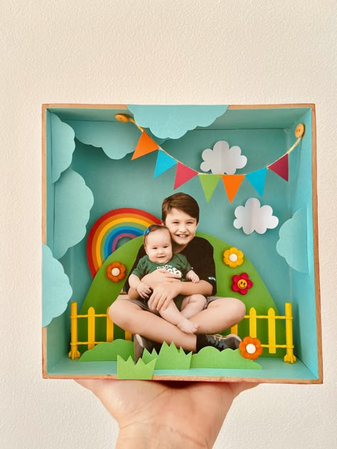 Diy Photo Frame Cardboard, 3d Photo Frame, Photo Collage Diy, Cardboard Crafts Kids, 3d Box Frames, Photo Crafts, Cardboard Box Crafts, Diy Gift Set, Diy Outdoor Decor