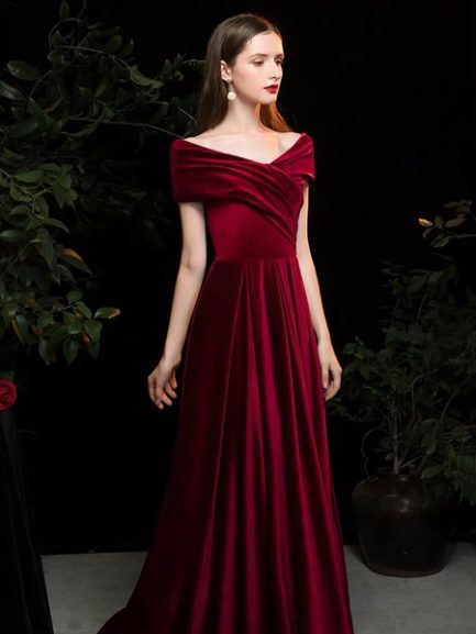 Mafia Dress, Wedding Wardrobe, Ethereal Dress, 2025 Wedding, Red Velvet Dress, Designer Evening Dresses, Red Prom, Wardrobe Ideas, Matte Satin