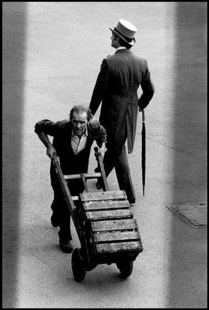 ASCOT, United Kingdom — A top-hatted man passes a workman pushing a crate of beer. Ian Berry, Susan Sontag, Robert Frank, Social Class, Photographer Portfolio, Montage Photo, Magnum Photos, Black N White Images, Black White Photos