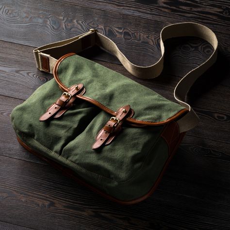 The Westley Richards 'Bishop Bag', A Classic Hunting Shoulder Bag. / The Explora - Premier Online Field Sports & Gun Journal Retro Backpack, Field Bag, Canvas Duffle Bag, Photography Bags, Mens Crossbody Bag, Canvas Leather Bag, Hunting Bags, Office Bag, Popular Bags