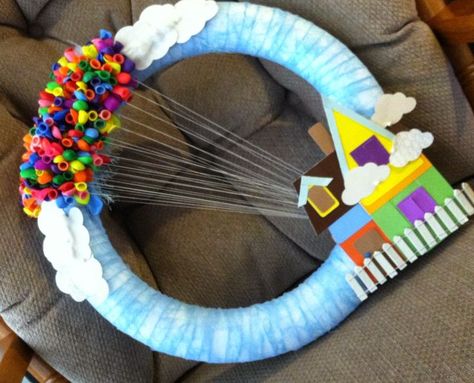 Up Disney Birthday Party, Up Movie Crafts, Pixar Crafts, Camping Wreath, Up Carl Y Ellie, Disney Doors, Disney Decorations, Disney Crafts For Kids, Couronne Diy