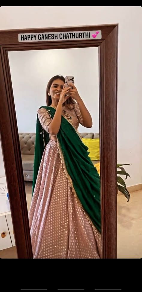 Lehnga Color Combination, Gown Colour Combination, Bridesmaid Dresses South Indian, Lehenga Dupatta Draping Style Half Saree, Half Saree Dupatta Designs, Dupatta Draping Styles For Long Frock, Green Pattu Lehenga Half Saree, Halfsarees Traditional Simple, Dupatta For Half Saree