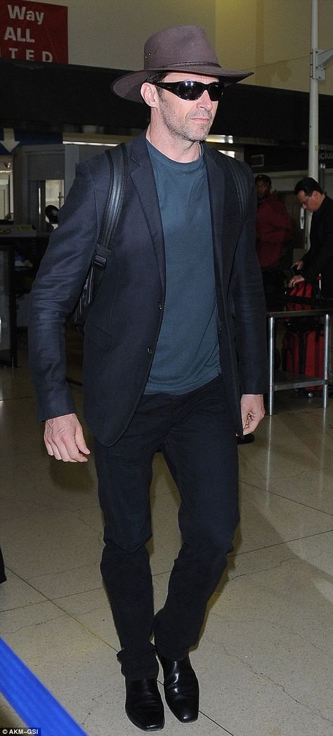 Proudly Australian! Sydney-born Hugh Jackman sported an Akubra hat as he arrived at LAX Airport on Friday Akubra Hats Men, Akubra Hat, Australian Hats, Akubra Hats, Men Back, Lax Airport, Mens Hat, Stylish Men Casual, Wearing A Hat