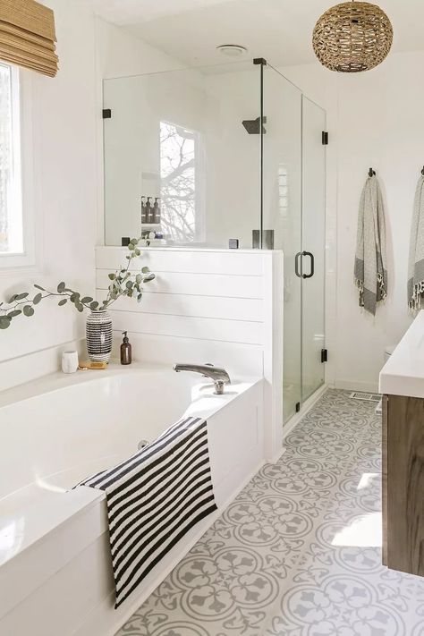 59 Stunning Bathroom Decor Ideas You'll Want to Steal Ensuite Bathroom Decor Ideas, Modern Farmhouse Ensuite, Small Master Bath With Tub, Cheap Master Bath Remodel, Stand Alone Tub Master Bath, Farmhouse Ensuite, Small Master Bath Ideas, Ensuite Bathroom Designs, Small Master Bath