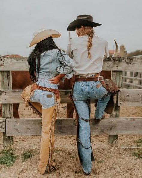 Traje Cowgirl, Western Photo Shoots, Foto Cowgirl, Western Photoshoot, Western Photo, Cowgirl Style Outfits, Western Photography, Wrangler Cowboy Cut, Cowboy Aesthetic