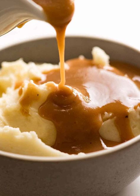 Pouring gravy over mashed potato Gravy Recipe For Mashed Potatoes, Simple Gravy Recipe, Perfect Gravy Recipe, Recipe For Mashed Potatoes, Kfc Gravy Recipe, Kfc Mashed Potatoes, Simple Gravy, Kfc Gravy, Easy Gravy Recipe