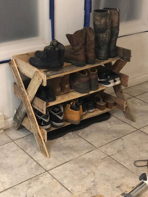 rustic shoe rack with a shelf for every type Wood Shoes Rack, Easy Diy Wood Projects Furniture, Wooden Shoe Racks Ideas, Shelf Diy Wood, Shoe And Boot Rack, Stuff To Build With Wood, Scrap Wood Ideas Home Decor, Wood Projects Furniture, Things To Make In Woodshop