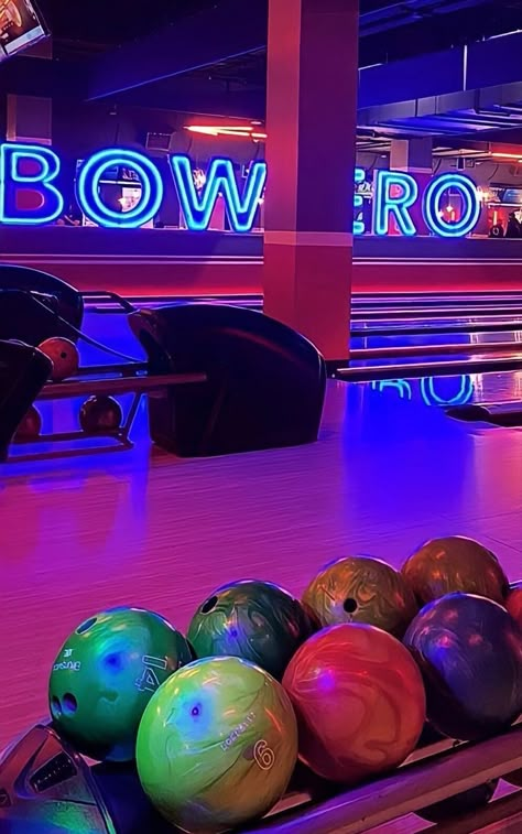 Neon Bowling Alley Aesthetic, Bowling Night Aesthetic, Fun Activities To Do With Friends Aesthetic, Bowling Party Aesthetic, Bowling With Friends Aesthetic, Bowling Outfit Ideas Aesthetic, Bowling Story Instagram, Aesthetic Bowling Pictures, Bowling Instagram Story