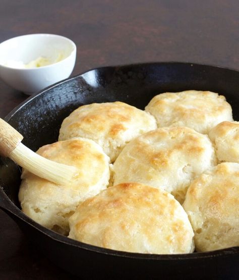 Tender & Flaky Buttermilk Biscuits - My Country Table Biscuits Flaky, Skillet Biscuits, Flaky Buttermilk Biscuits, Buttermilk Biscuits Easy, My Country Table, Making Biscuits, Easy Biscuit, Buttermilk Biscuit, Homemade Biscuits Recipe