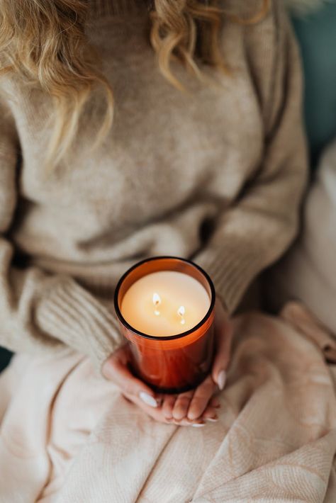 7 of the Best Fall Scented Candles to Try Now! Candle Aesthetics, Candle Making Tips, Fall Lifestyle, Find Yourself Again, Candle Photography Ideas, Lifestyle Moodboard, Moody Lighting, Candle Photography, Candles Ideas