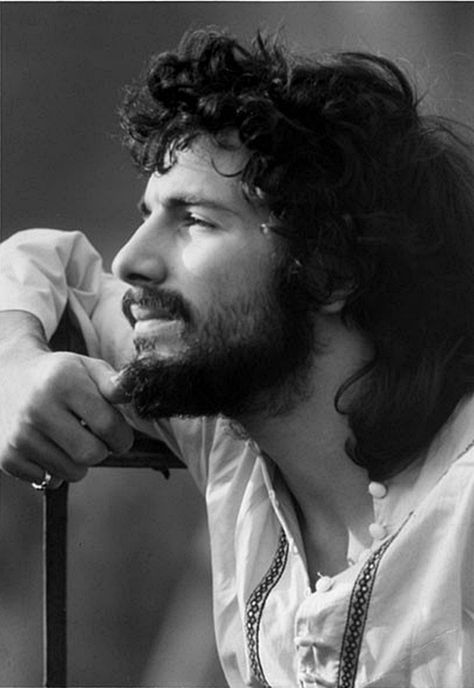 Cat Stevens - Yusuf, What a handsome man and a great singer/songwiter. So many great songs. Cat Stevens, Music Icon, Music Legends, Kinds Of Music, Famous Faces, All Music, My Favorite Music, Music Love, Music Is Life