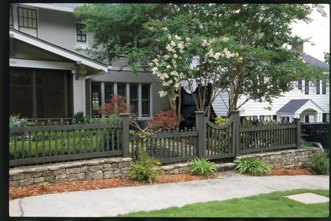 How To Choose the Right Fence Front Yard Fences, Fence Options, Amazing Backyard, Front Fence, Horizontal Fence, Fence Garden, Yard Fence, Backyard Fence, Front Yard Fence