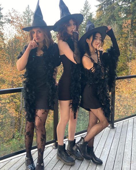 Trio Witch Costumes, Witch Aesthetic Costume, Witch Costume Aesthetic, Halloween Trios, Cute Witch Costume, Witches Coven, Witch Pictures, Witch Coven, Duo Costumes