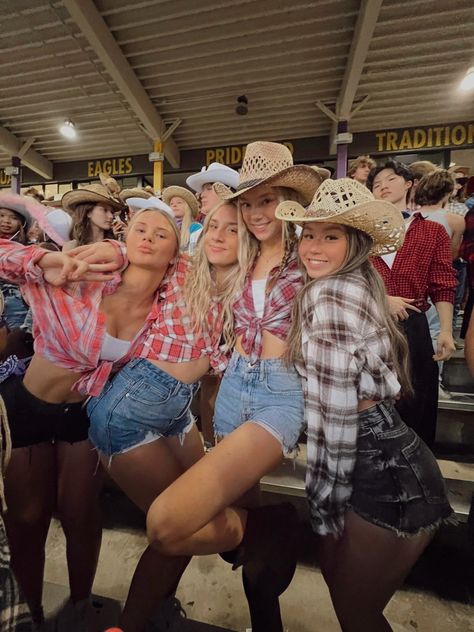 Rodeo Theme Football Game Outfit, Country Club Outfit Football Game, Western Fnl Theme Outfit, Western Frat Party Outfit, Cowgirl School Spirit Day, Rodeo Spirit Week Outfit, Women’s Farmer Costume, Football Game Western Theme, Cowboy Fnl Theme