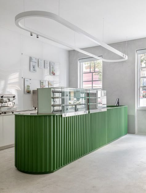 Gallery of Green Blood Matcha Coffee Shop / Studio Guilherme Garcia - 11 Matcha Coffee Shop, Cafe Design Inspiration, Coffee Shop Counter, Shop Counter Design, Matcha Coffee, Matcha Cafe, Cafe Counter, Green Cafe, Green Bar