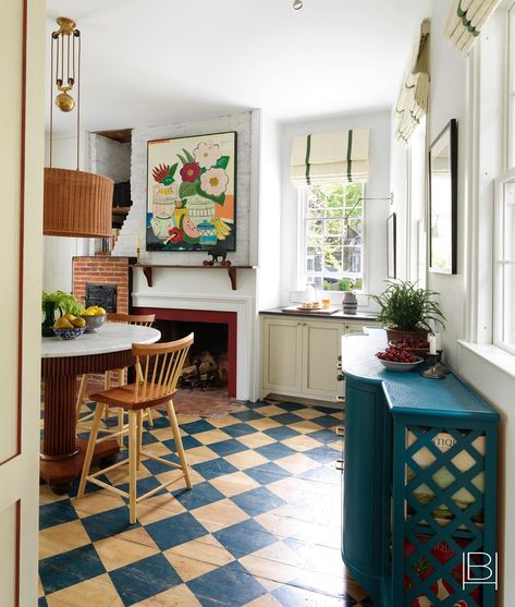 Beata Heuman on Instagram: “A project we completed on the East Coast of America last year... The kitchen is visible from the library and living room so we decided to…” Swedish Country Style, Beata Heuman, Vintage Decor Ideas, Nantucket Summer, Country Interior, Classic Kitchen, Big Project, Painted Floors, Nantucket