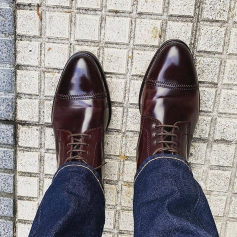 Carmina Shoemaker on Instagram: “@horweenleather shell Cordovan Jumper boots in Burgundy ( Soller Last ). Discover this boots and all our collection of Cordovan boots at…” Cordovan Shoes, Shades Of Burgundy, Leather Company, Mens Leather Boots, Dress Boots, Shoe Tree, Mens Leather, Goodyear Welt, Shoes Outlet