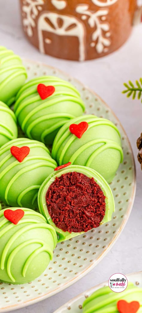 Grinch Red Velvet Oreo Cake Balls are the most adorable 4-Ingredient quick and irresistible Holiday treat! Made with cream cheese, red Oreos, green candy melts, and a red heart, you can't go wrong with these cake treats. Red Velvet Oreo Balls, Grinch Oreo Balls Red Velvet, Grinch Inspired Food, Grinch Oreo Balls, Red Velvet Balls, Red Velvet Oreo Cake, Christmas Oreo Balls, Christmas Cake Balls, Oreo Cake Balls