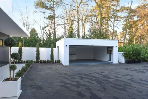 Modern Detached Garage Designs, Flat Roof Garage Ideas Exterior Design, Flat Garage Roof Ideas, Flat Roof Garage Ideas, Garage Roof Ideas, Garden With Garage, Garage Design Exterior, Modern Flat House, Flat Roof House Exterior