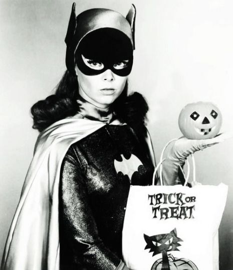 James Gordon, Batman Tv Show, Halloween Pin Up, Yvonne Craig, Batman 1966, Julie Newmar, Batman Tv Series, Bob Kane, Adam West