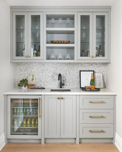 Wet Bar Off Kitchen, Wet Bar Ideas In Living Room, Kitchen Bar Ideas, Built In Bar Cabinet, Built In Coffee Bar, Wet Bar Cabinets, Built In Wet Bar, Reno Tips, Wet Bar Designs