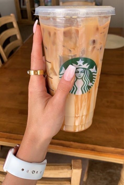 Starbucks Asthetic Picture, Starbucks Asthetic, Iced Coffee Aesthetic, Iced Starbucks Drinks, Starbucks Coffee Drinks, Asthetic Picture, Starbucks Lovers, Starbucks Drink, Starbucks Drinks Recipes