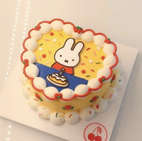 Miffy Cake, Tårta Design, Paznokcie Hello Kitty, Kue Macaroon, Pastel Cupcakes, Korean Cake, Mini Cakes Birthday, Cute Baking, Pretty Dessert