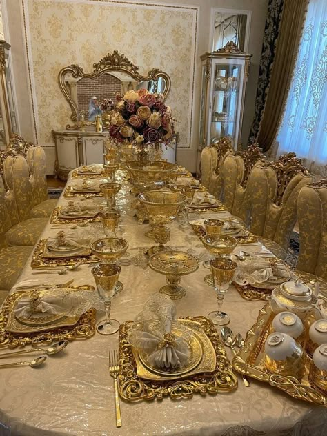 Kitchen Decor Collections, Crockery Design, Crockery Set, House Interior Design Styles, Luxury Furniture Living Room, Luxury Tableware, Dinner Table Setting, Table Set Up, Mansions Luxury