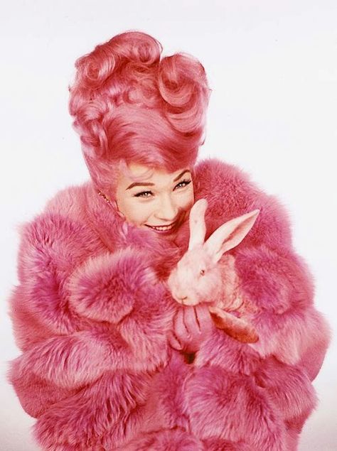 retrogoddess: Shirley MacLaine in What a Way to Go! (1964) Fluffy Aesthetic, Coco Fennell, What A Way To Go, Tout Rose, Shirley Maclaine, Look Rose, Lauren Hutton, I Believe In Pink, Frou Frou