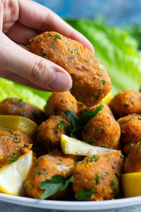 Vegan Lentil Meatballs, Easy Turkish Recipes, Doner Kebab Recipe, Simit Recipe, Lentil Balls, Lentil Recipes Healthy, Red Lentil Recipes, Lentil Recipe, Lentil Meatballs