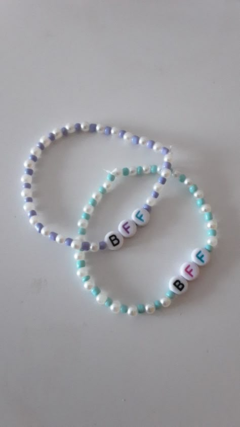 . Bff Bracelets For 3 Bffs, Clay Bead Bracelet Ideas Matching Bff, Friend Ship Bracelets Ideas, Bff Bracelets Diy, Matching Bestie Bracelets, Best Friend Matching Bracelets, Bff Bracelet Ideas, Matching Bff Bracelets, Bff Bracelets For 2