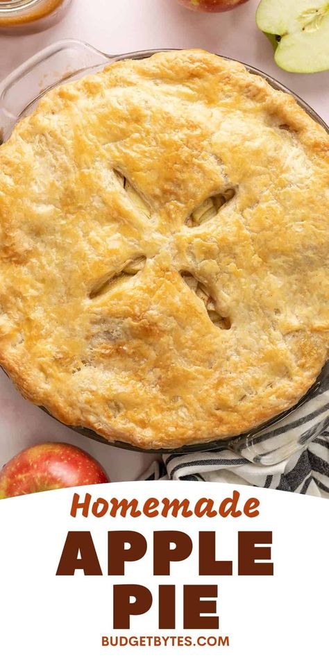 This is the easiest apple pie recipe ever! The cinnamon-scented filling and buttery crust are scrumptious and ridiculously simple to make! Best Homemade Apple Pie, Desserts For 2, Desserts For One, Homemade Pie Recipes, Meals For 1, Desserts For Two, Apple Pie Recipe Homemade, Small Batch Cooking, Food For Two