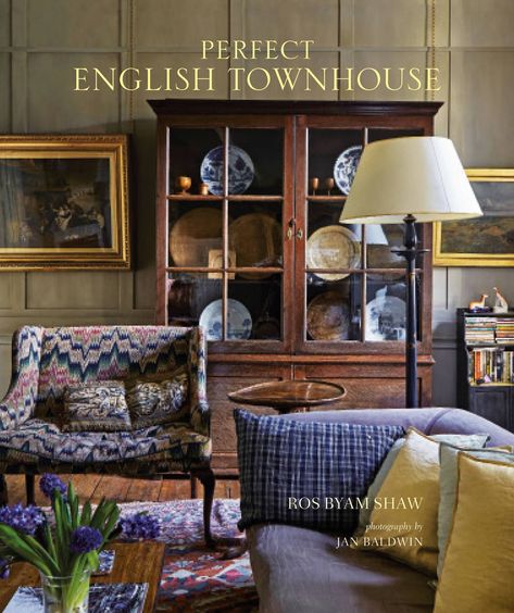 Fashion designer Gavin Waddell's Regency townhouse in Cheltenham - Perfect English Townhouse | House & Garden Federal Farmhouse, Classic English Interiors, English Townhouse, Contemporary Townhouse, English Country House Style, Urban Interior Design, English Cottage Interiors, Decorating Books, Charlotte Moss