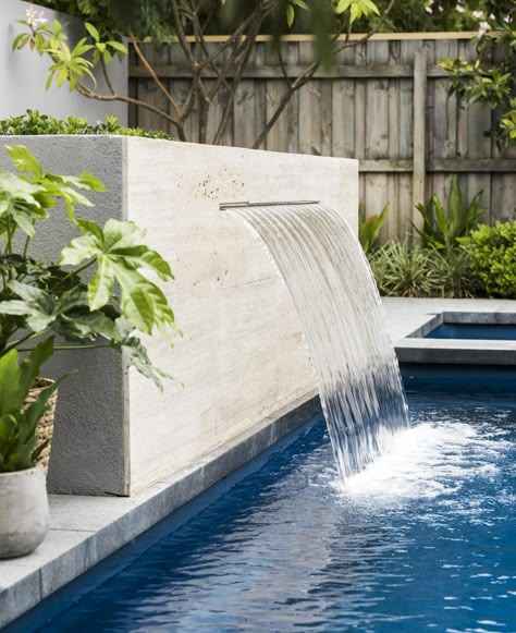 Swimming Pool Fountains, Swimming Pool Waterfall, Pool Paving, Backyard Pool Ideas, Water Feature Wall, Travertine Pool, Pools Backyard Inground, Swimming Pool Landscaping, Pool Water Features