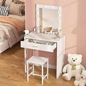 Kids Vanity Ideas, Teen Vanity Ideas, Tiny Vanity Ideas, Make Up Table Ideas, Vanity Inside Closet, Small Vanity Ideas, Small Vanity Ideas Bedroom, Kids Makeup Vanity, Toddler Vanity