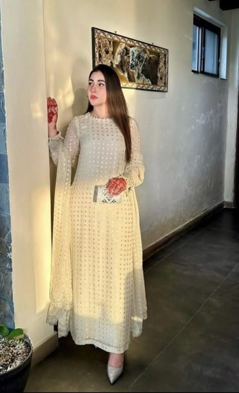 Embroidered Salwar, Pakistani Formal Dresses, Girls Dps, Beautiful Casual Dresses, Stylish Short Dresses, Pakistani Fancy Dresses, Pakistani Fashion Party Wear, Fancy Dresses Long, Modest Dresses Casual