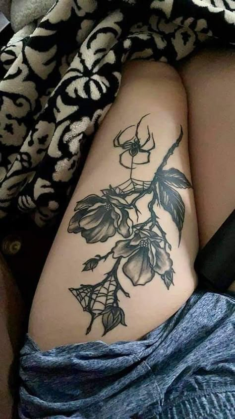 Tattoo Ideas Dark Feminine, Flower Spider Tattoo, Dark Feminine Tattoos Leg Sleeve, Dark Feminine Tattoos Sleeves, Spider Flower Tattoo, Dark Gothic Tattoo Ideas, Dark Rose Tattoo, Dark Feminine Tattoos, Artsy Tattoos