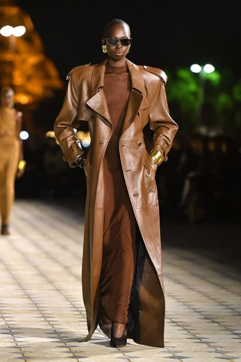 All Brown Outfit, Best Fall Outfits, Yves Saint Laurent Fashion, Brown Outfits, Brown Leather Coat, Monochrome Fashion, Brown Outfit, Leather Outfit, Only Fashion