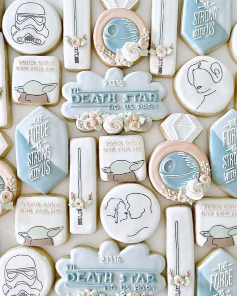 Star Wars Wedding Favors, Star Wars Engagement, Star Wars Wedding Ideas, Star Wars Cookies, Star Wars Wedding Theme, Engagement Cookies, Bridal Cookies, Nerdy Wedding, Wedding Sweets