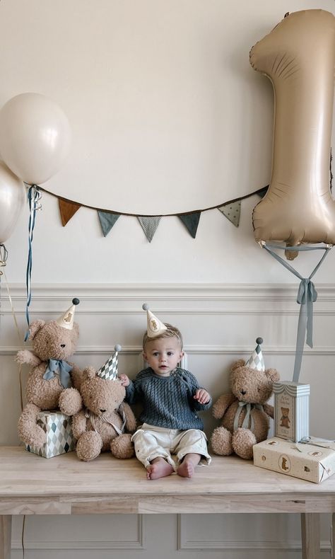 Teddy Bear First Birthday Photoshoot, First Birthday Session, Boys One Year Photo Shoot, Primer Cumpleaños Ideas, First Birthday Boy Photoshoot Ideas, First Birthday No Theme, Indoor 1st Birthday Party Ideas, Vintage Boy Birthday Party, 1st Bday Photoshoot Boy