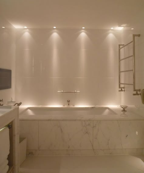 Best Bathroom Lighting, Bathroom Lighting Design, Bathroom Lighting Ideas, Relaxing Bathroom, Bathtub Remodel, Decor Ikea, Bad Inspiration, Renovation Design, Bathroom Light